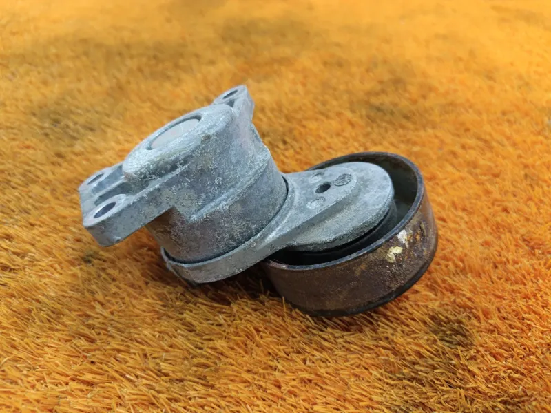 Натяжитель приводного ремня