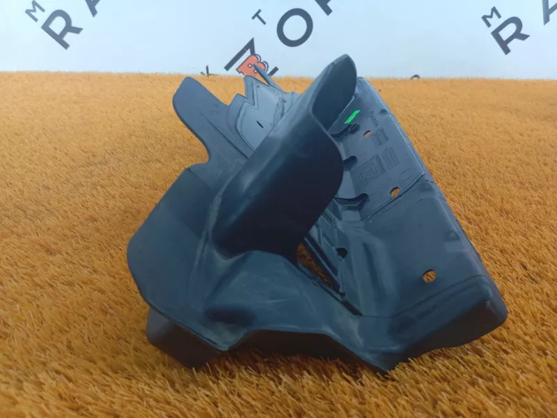 Крышка салонного фильтра