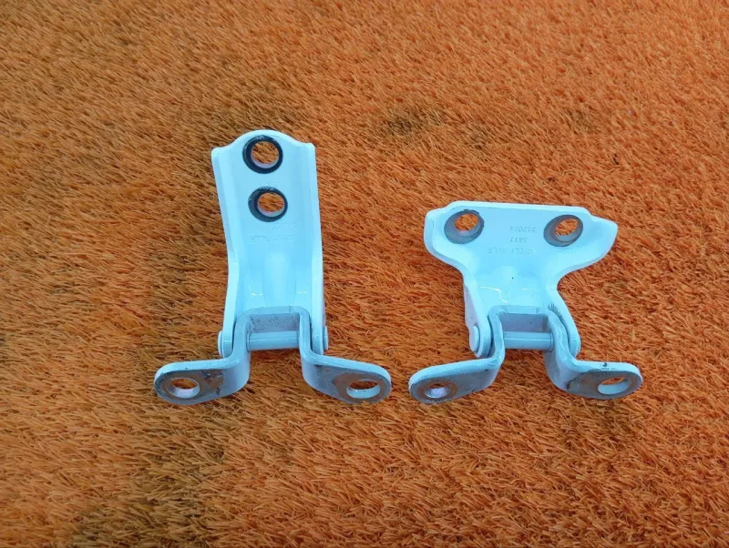 Петля двери