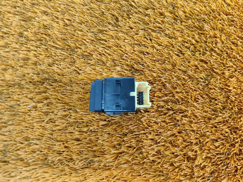 Кнопка обогрева сидений