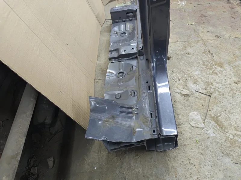 Порог с центральной стойкой