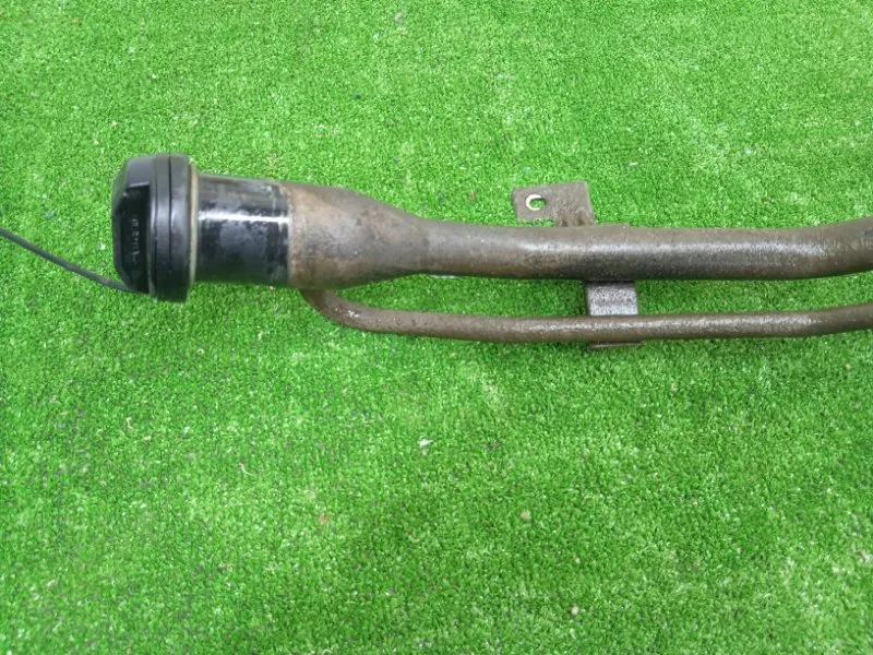 Горловина топливного бака