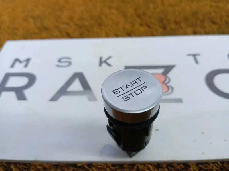 Кнопка запуска двигателя