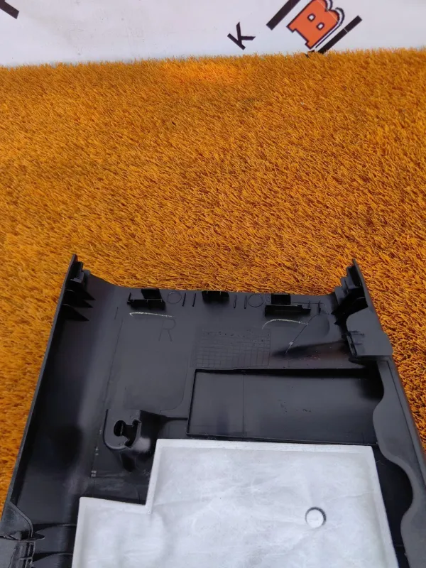 Обшивка центральной стойки