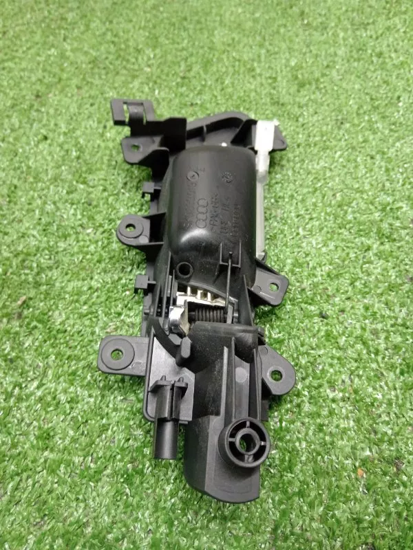 Ручка двери внутренняя Audi A4 2009 8K0839019 B8, задняя левая