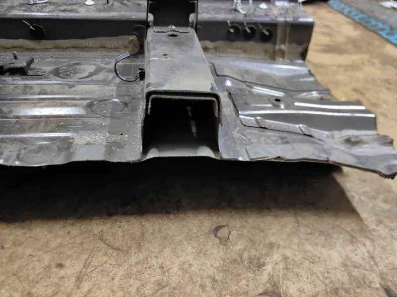 Порог с центральной стойкой