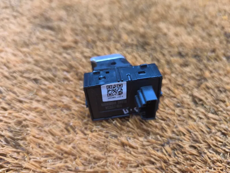 Кнопка стеклоподъемника