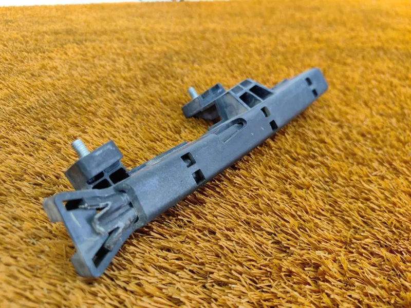 Направляющая стекла двери