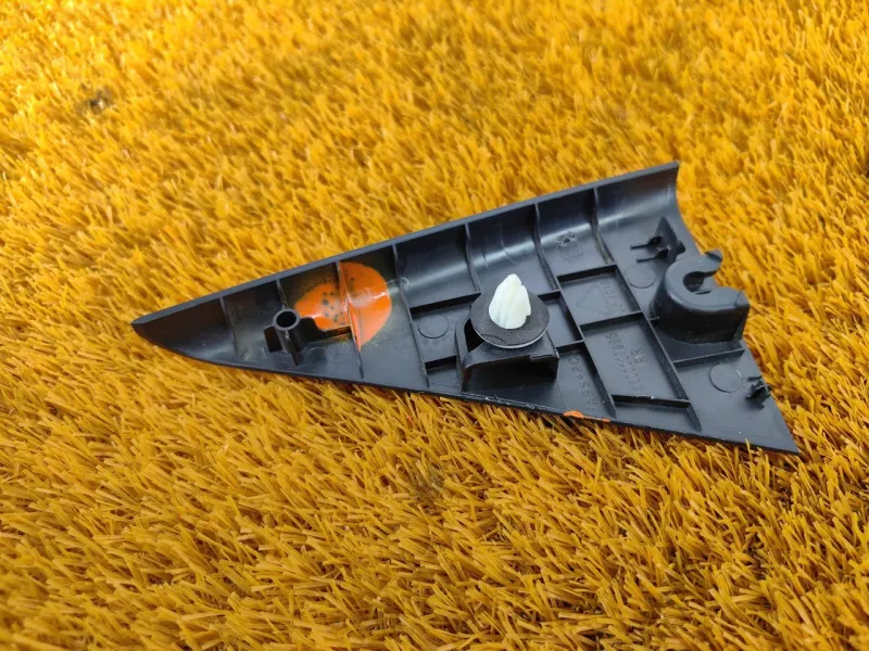 Уголок двери