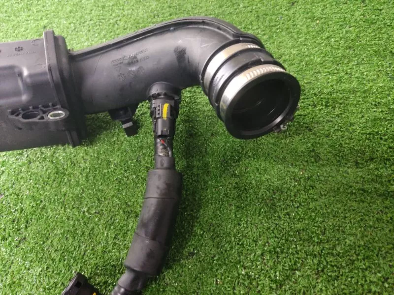 Патрубок воздушного фильтра