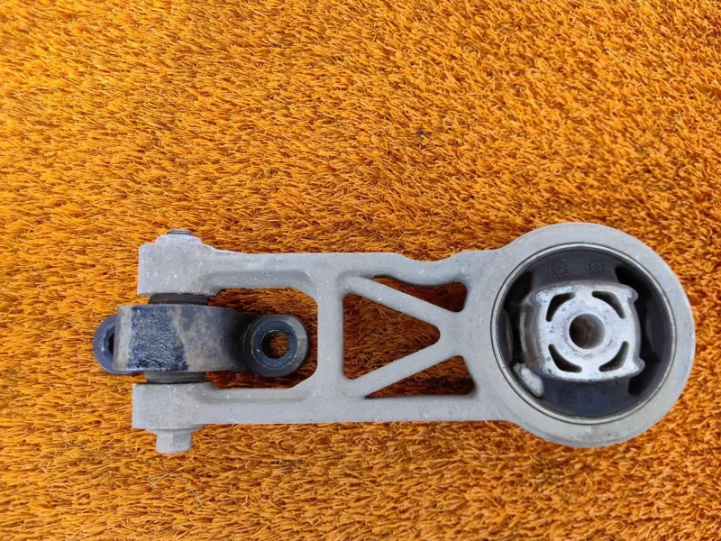 Опора двигателя