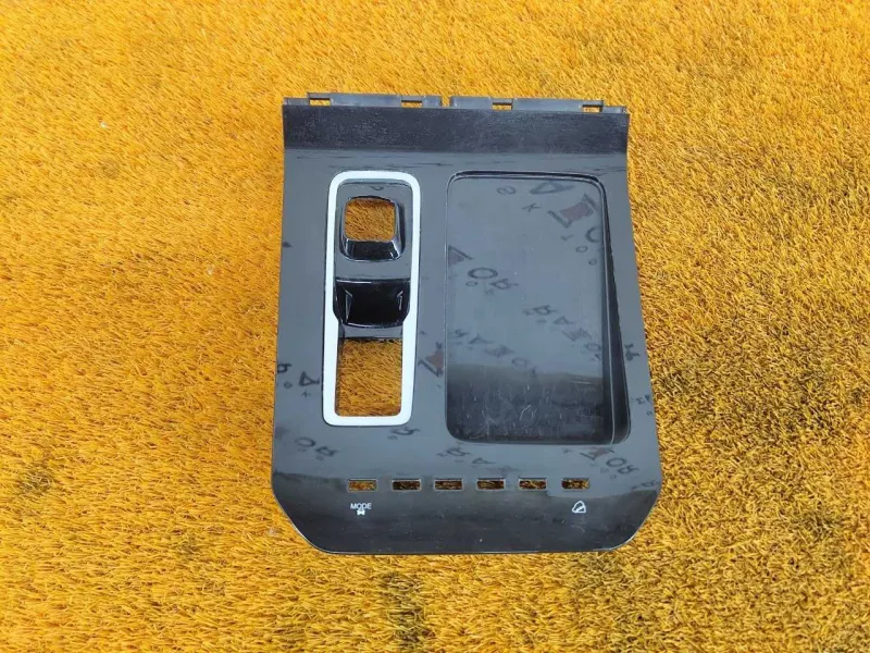 Накладка консоли