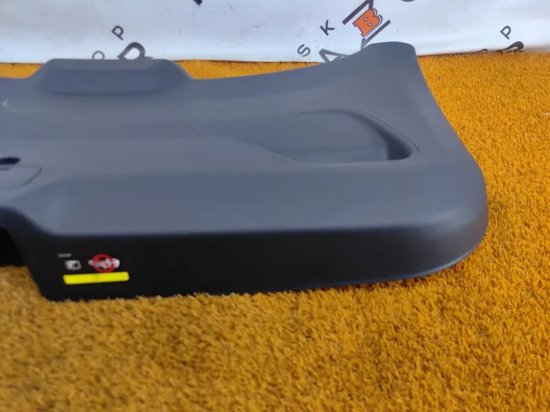 Обшивка двери багажника