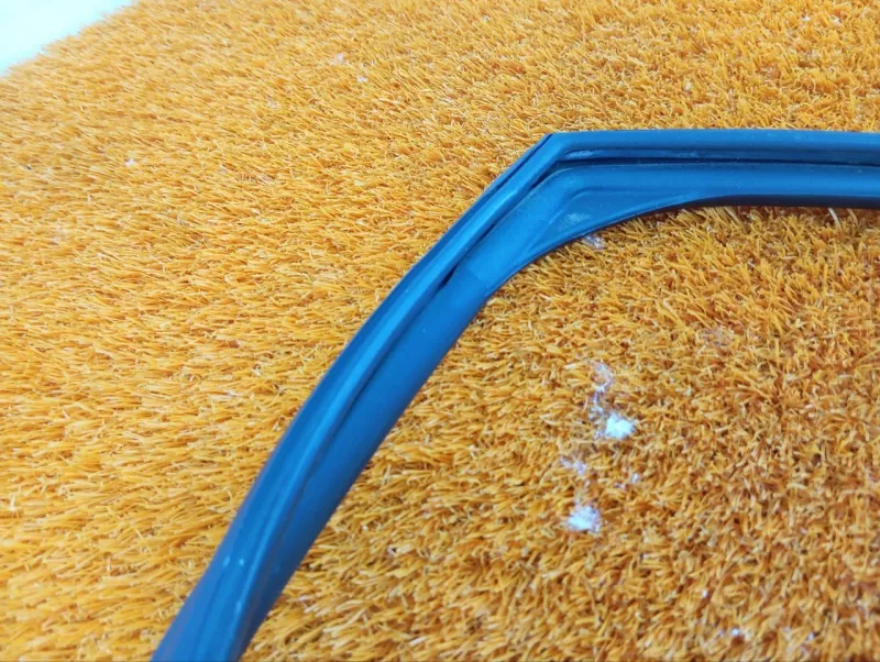 Уплотнитель стекла двери