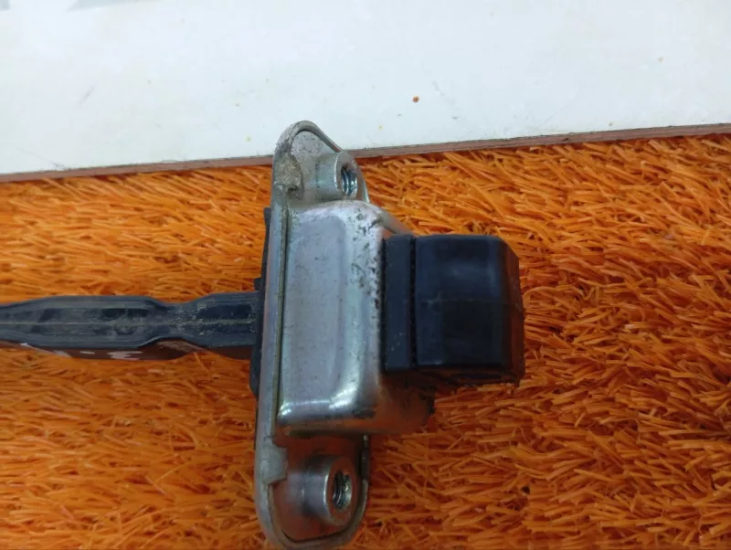 Ограничитель двери