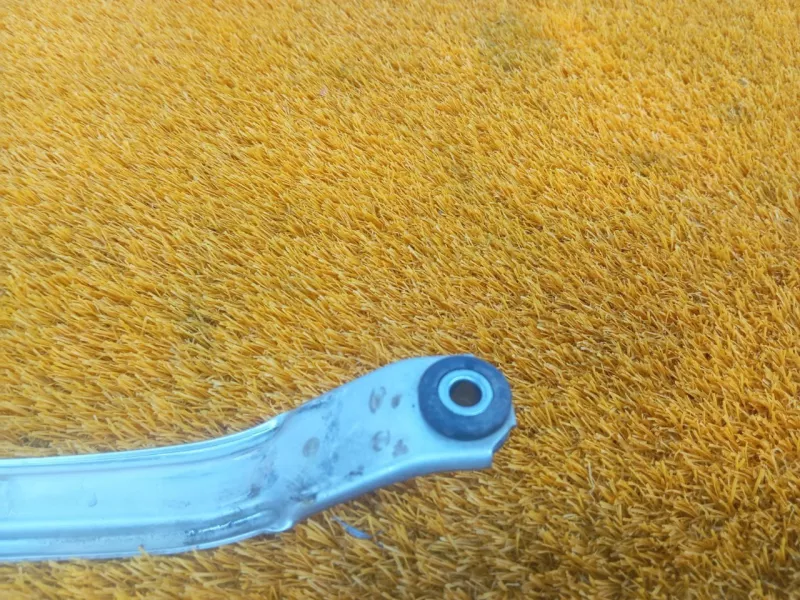 Крепление топливного бака