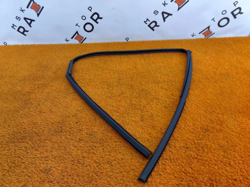 Уплотнитель стекла двери