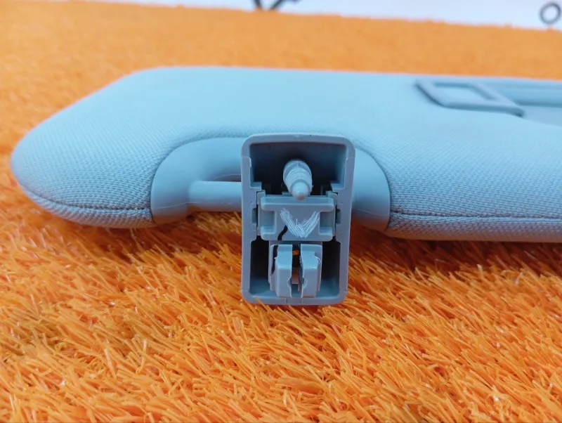 Козырек солнцезащитный