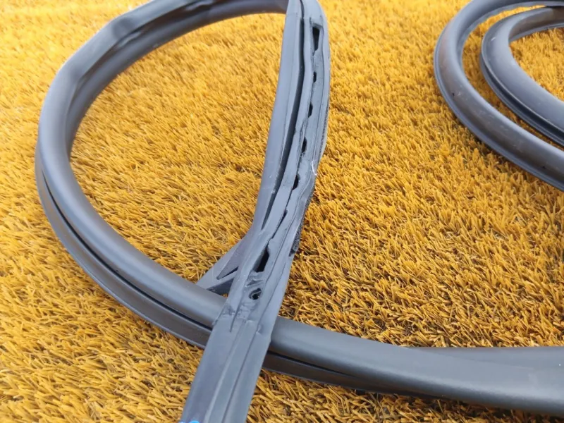 Уплотнитель двери