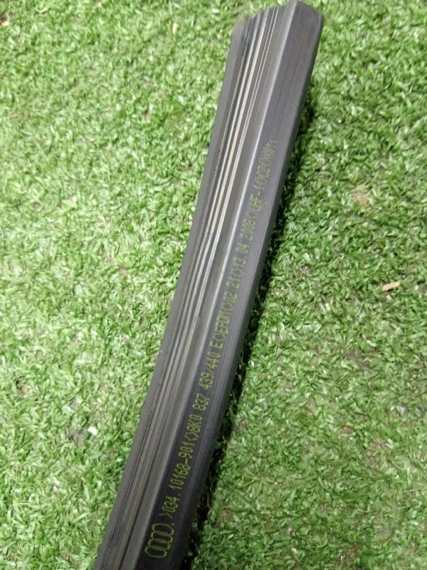 Уплотнитель стекла двери