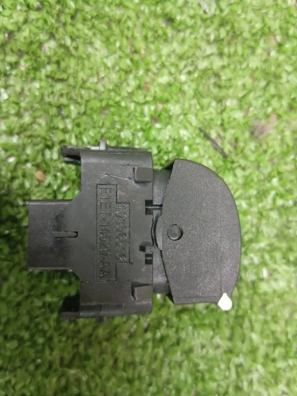 Кнопка стеклоподъемника