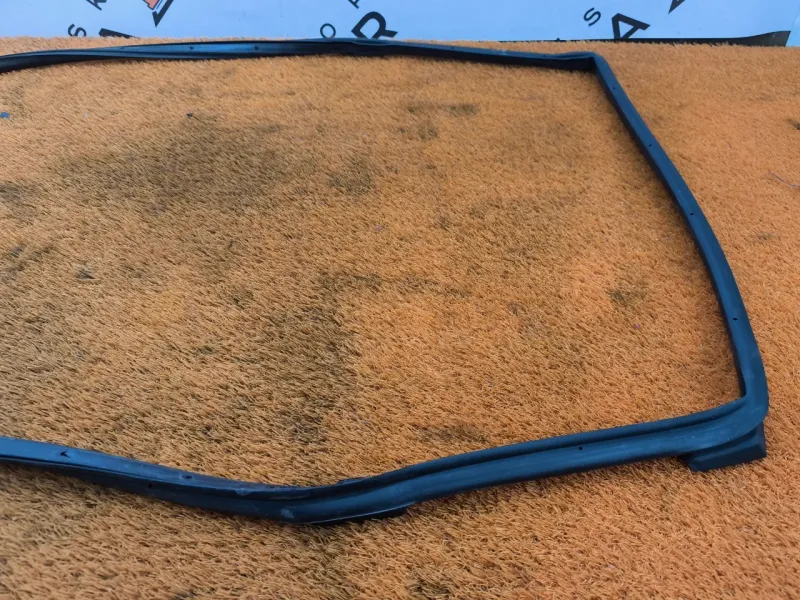 Уплотнитель двери