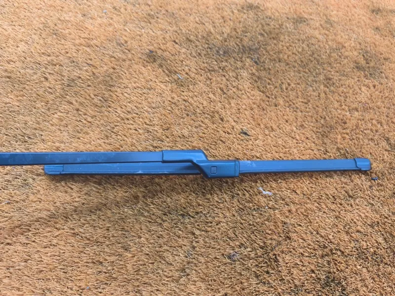 Поводок стеклоочистителя лобового стекла