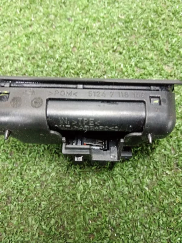 Ручка крышки багажника внутренняя