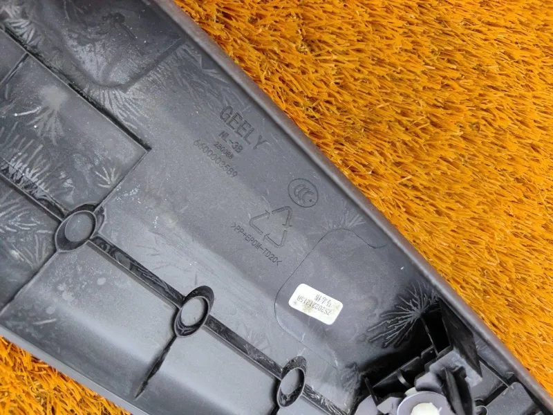 Накладка крышки багажника