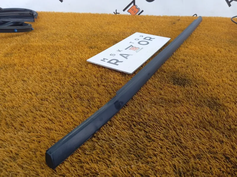 Уплотнитель стекла двери