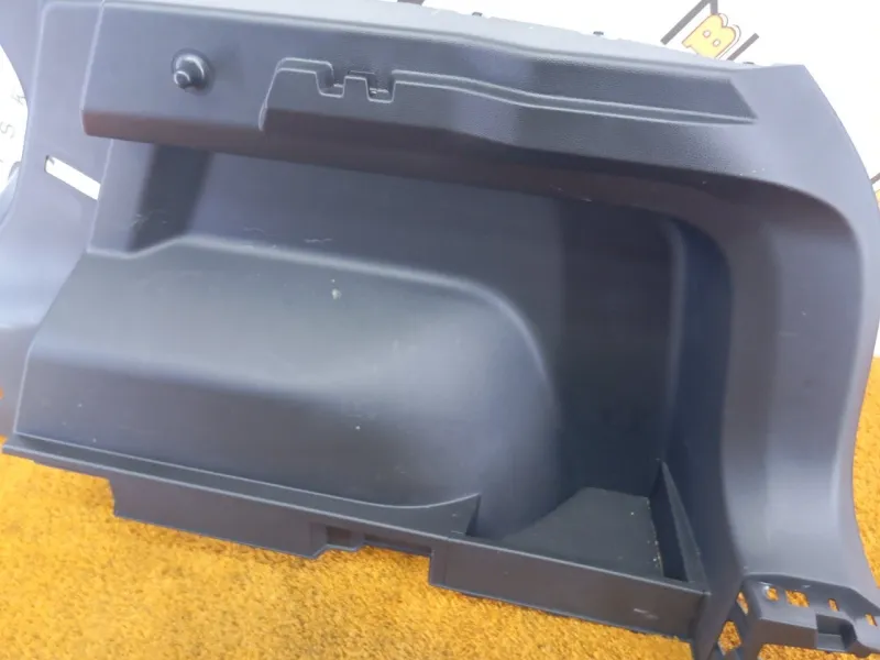 Обшивка багажника