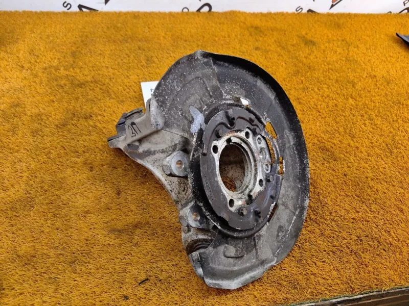 Кулак поворотный