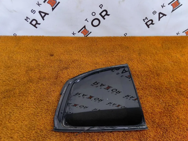 Форточка задняя