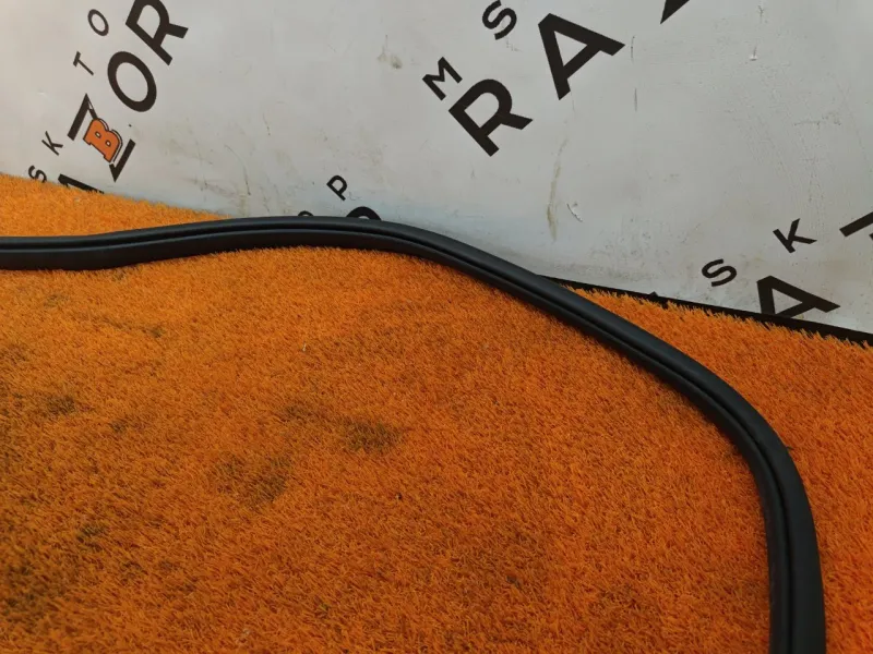 Уплотнитель проема двери