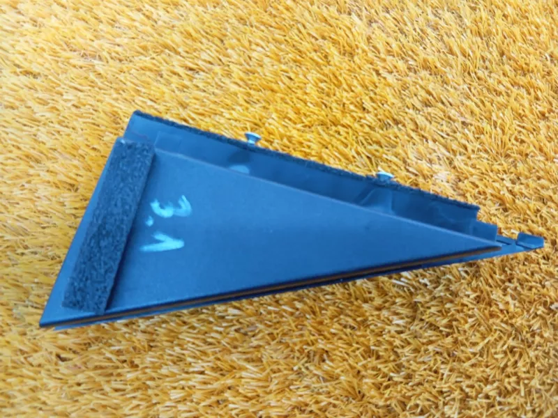 Направляющая стекла двери