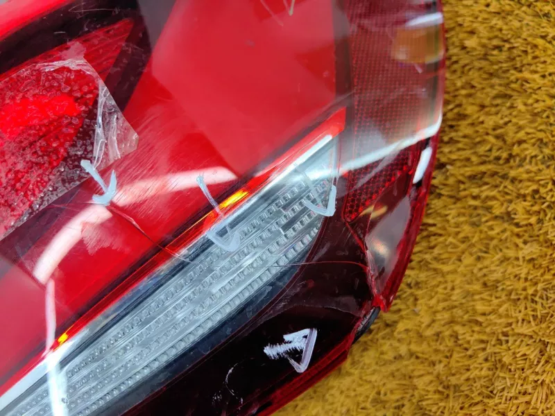 Фонарь задний BMW X1 63217477714 F48, правый