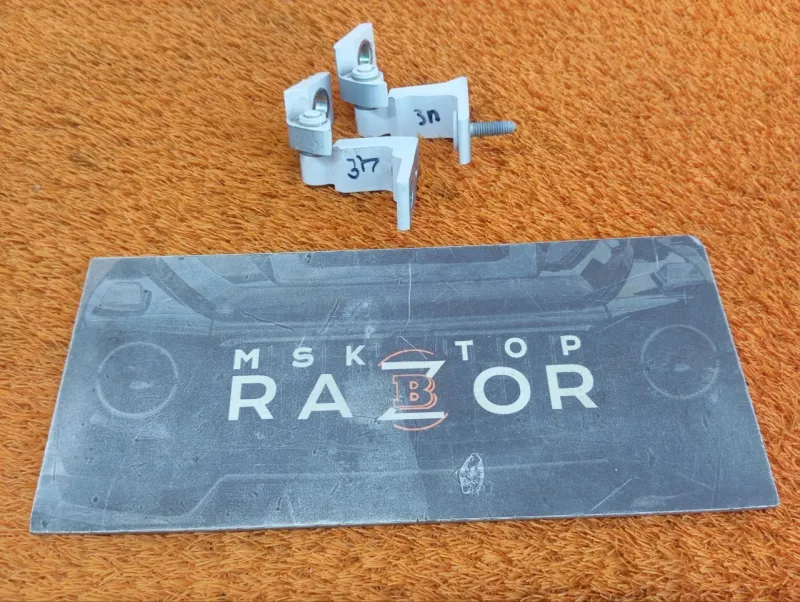 Петля двери