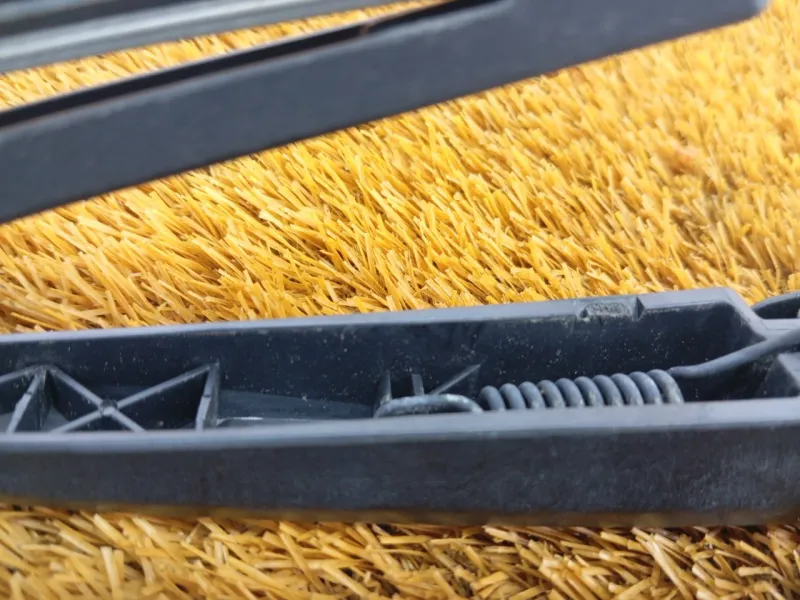 Поводок стеклоочистителя багажника