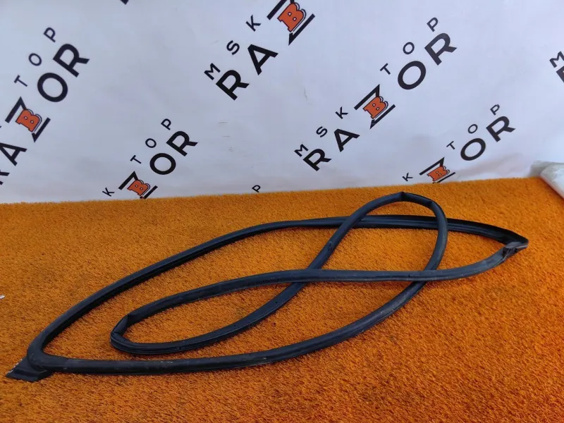 Уплотнитель двери