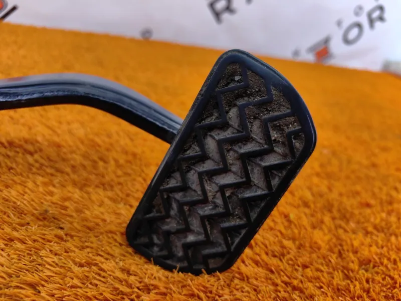 Педаль тормоза