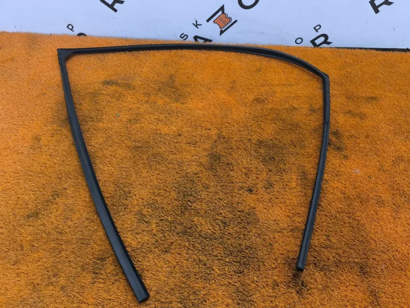 Уплотнитель стекла двери