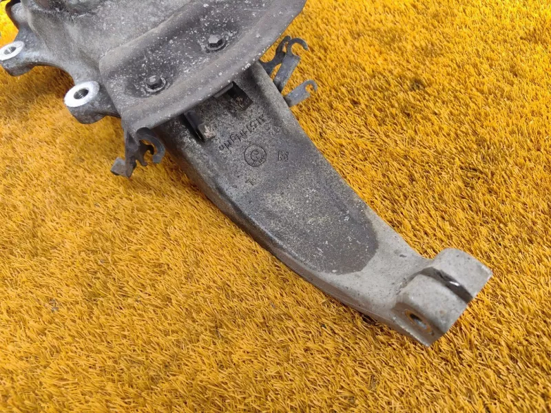 Кулак поворотный