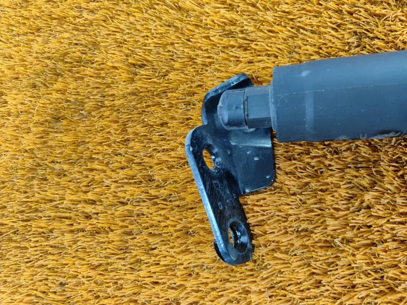 Амортизатор багажника