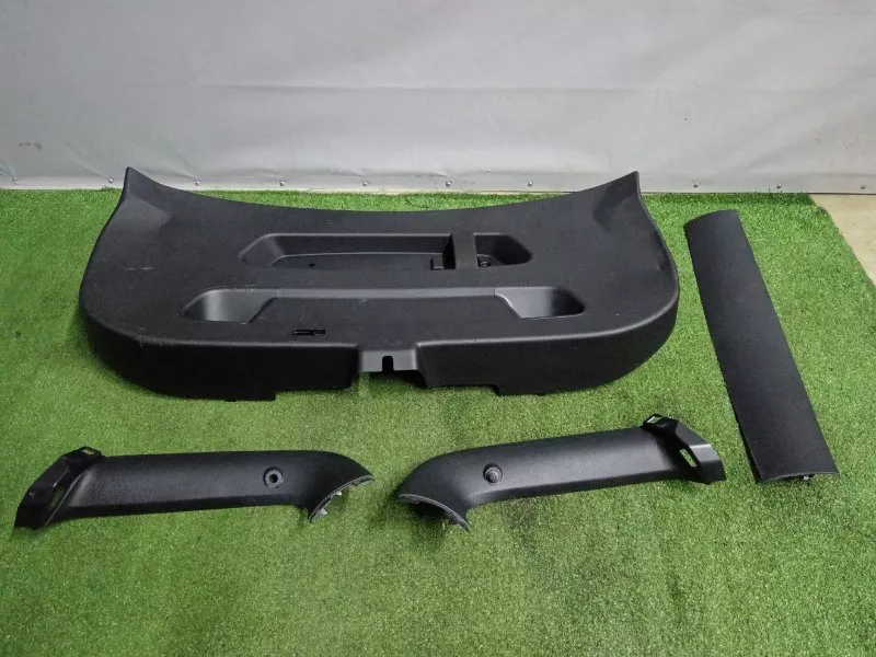 Обшивка двери багажника