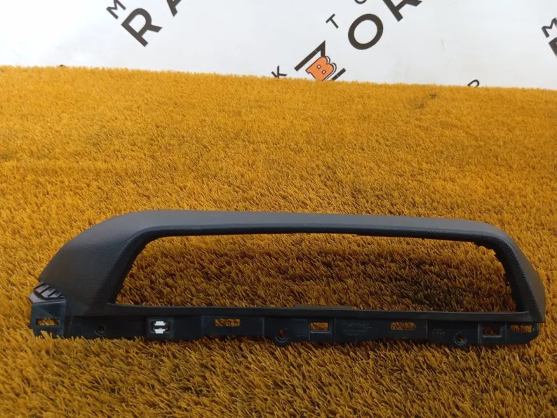 Декоративная накладка торпедо под дефлектор