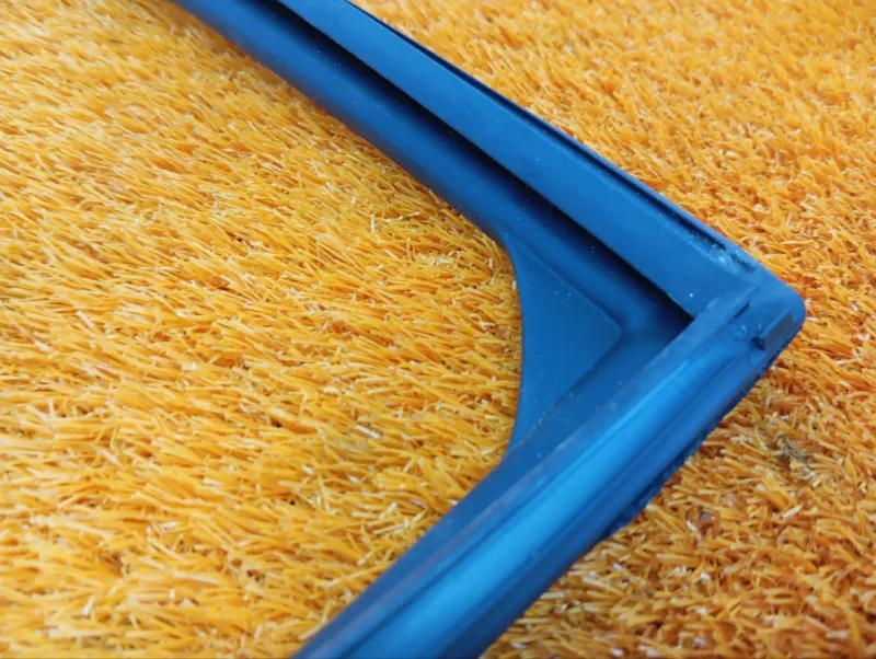 Уплотнитель стекла двери