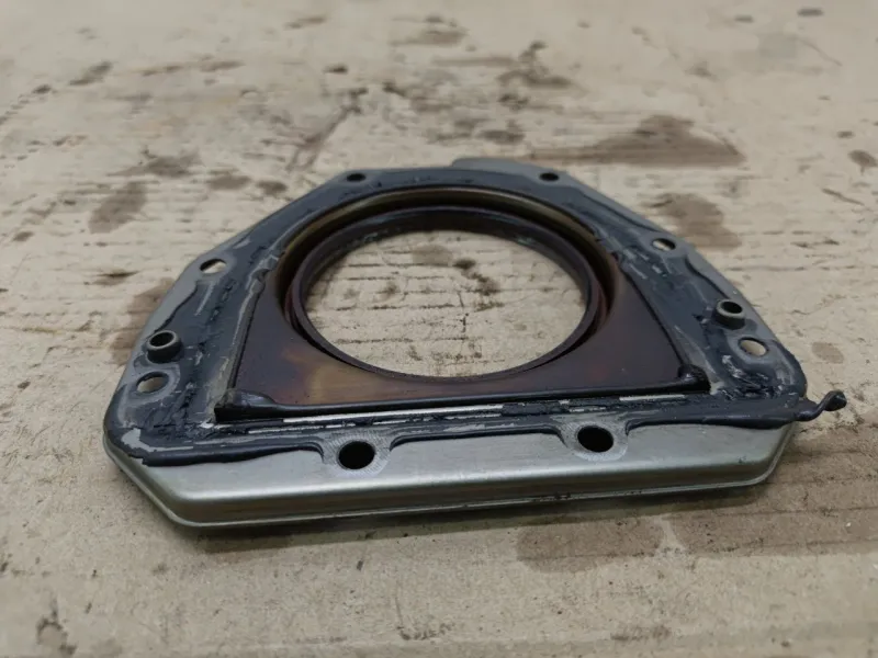 Крышка коленвала