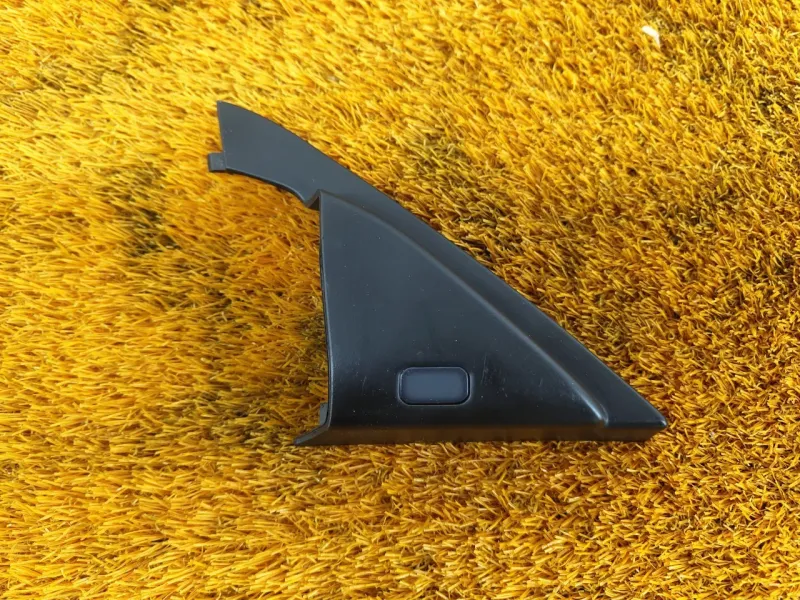 Уголок двери