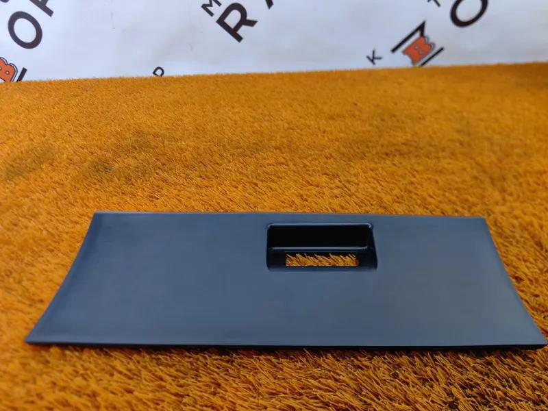 Накладка в салоне