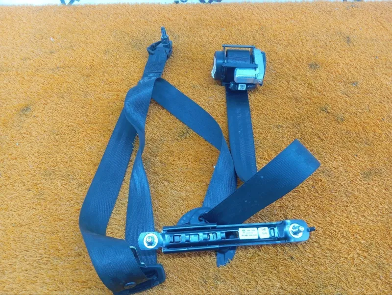 Ремень безопасности